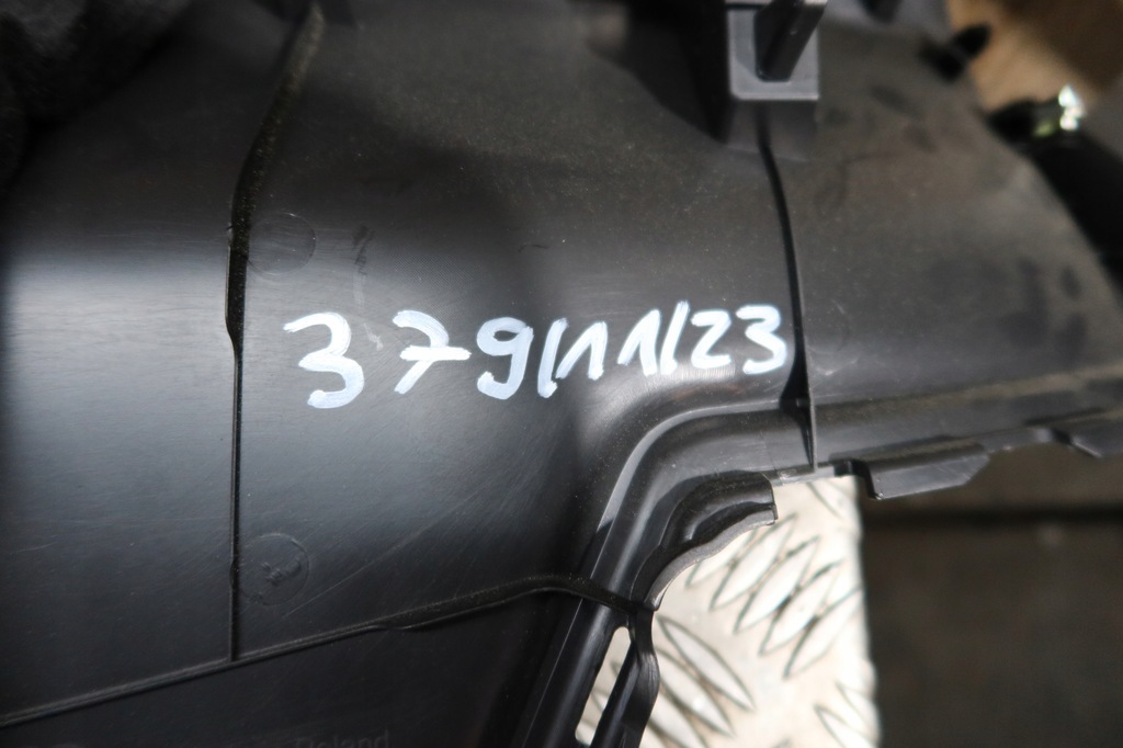 фото №12, Оббивка кришки задня audi q3 83a867979