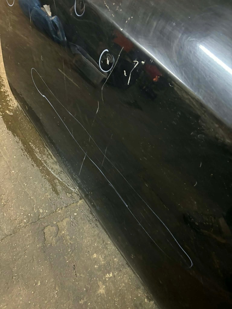 Дверь правое dodge challanger в Украине