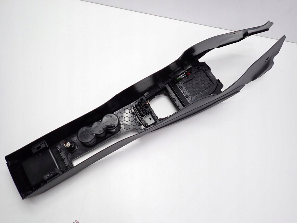 Тунель європа оригінал 654858373 655863244b skoda kamiq 25r Зі Шроту