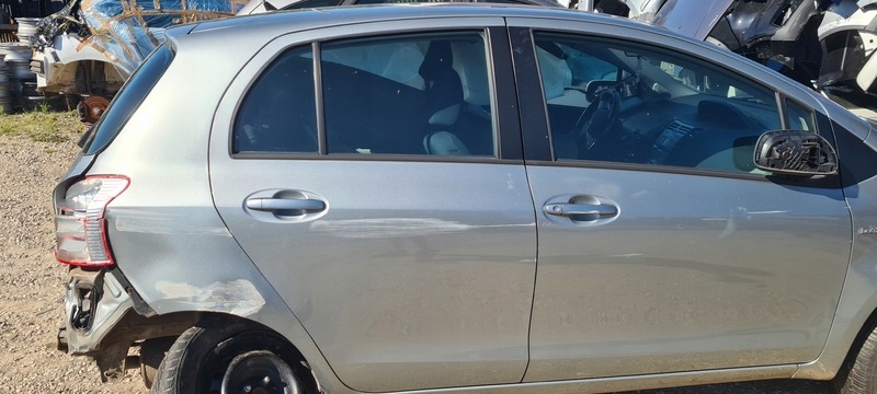 фото №1, Toyota yaris ii 05- дверь задняя правое 1f8