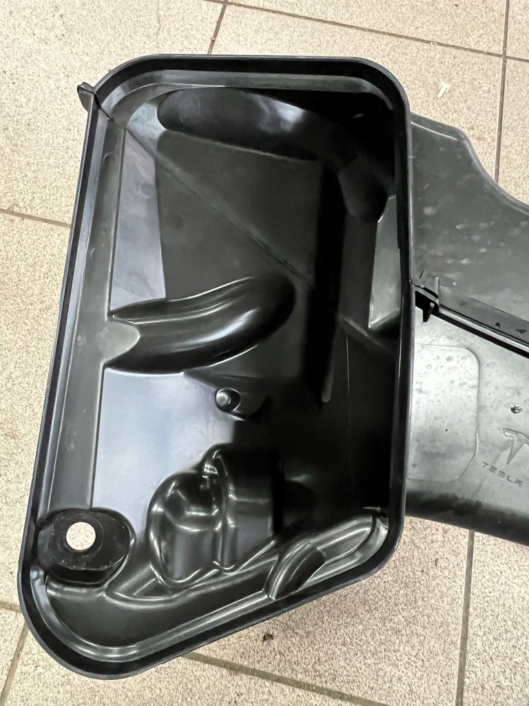 фото №8, Tesla model y канал труба впуск воздуха