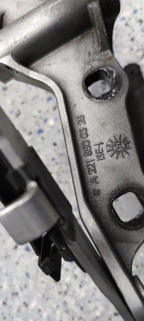 фото №4, Mercedes w221 775 петля капот лівий a2218800328