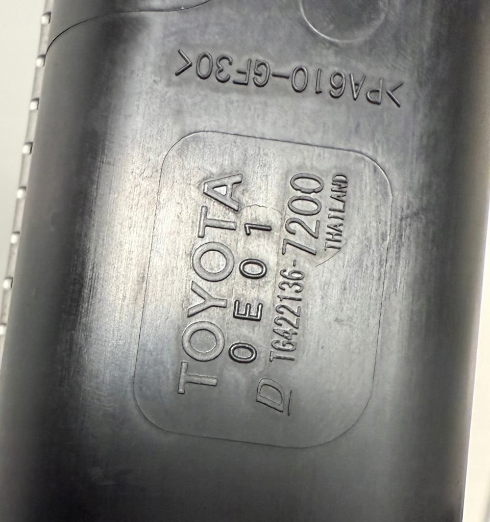 Радіатор інтеркулер toyota hilux viii рестайлінг  tg422136-7200 Оригінал