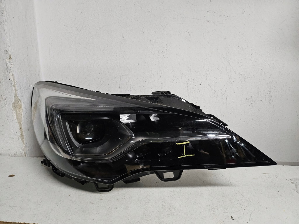 фото №1, Opel astra 5 v k права лампа лампа перед intellilux 39111150