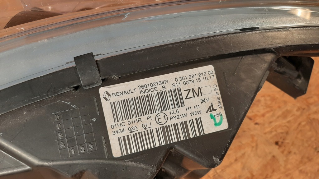 Renault captur фара правый  перед передняя 260102734r Оригинал