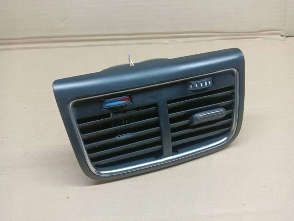 фото №1, Audi a5 8t решітка обдув задня задня 8k0819203d