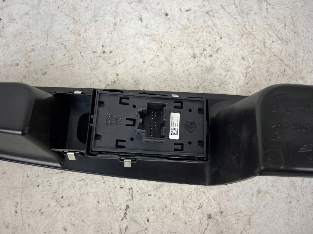 Перемикач вікон alfa romeo stelvio 01561288340 Зі Шроту