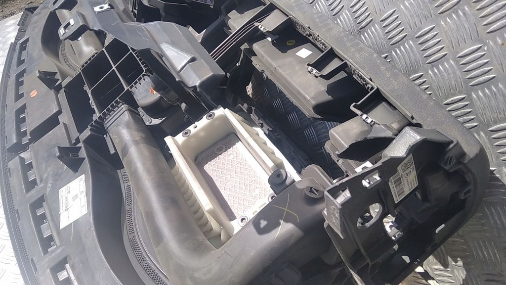 фото №7, Панель приладів консоль панель приладів vw t6 multivan transporter 2015-