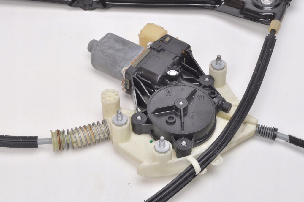 Maserati ghibli iii подъемник стекло правый перед 670102267 Недорого