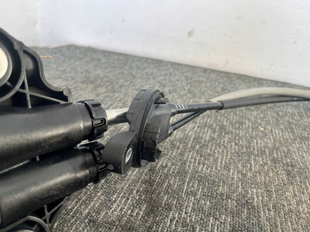 Bmw x1 f48 lci рестайлинг  19r 2.0 d 150km кулиса кулиса  тросы переключения передач в Украине