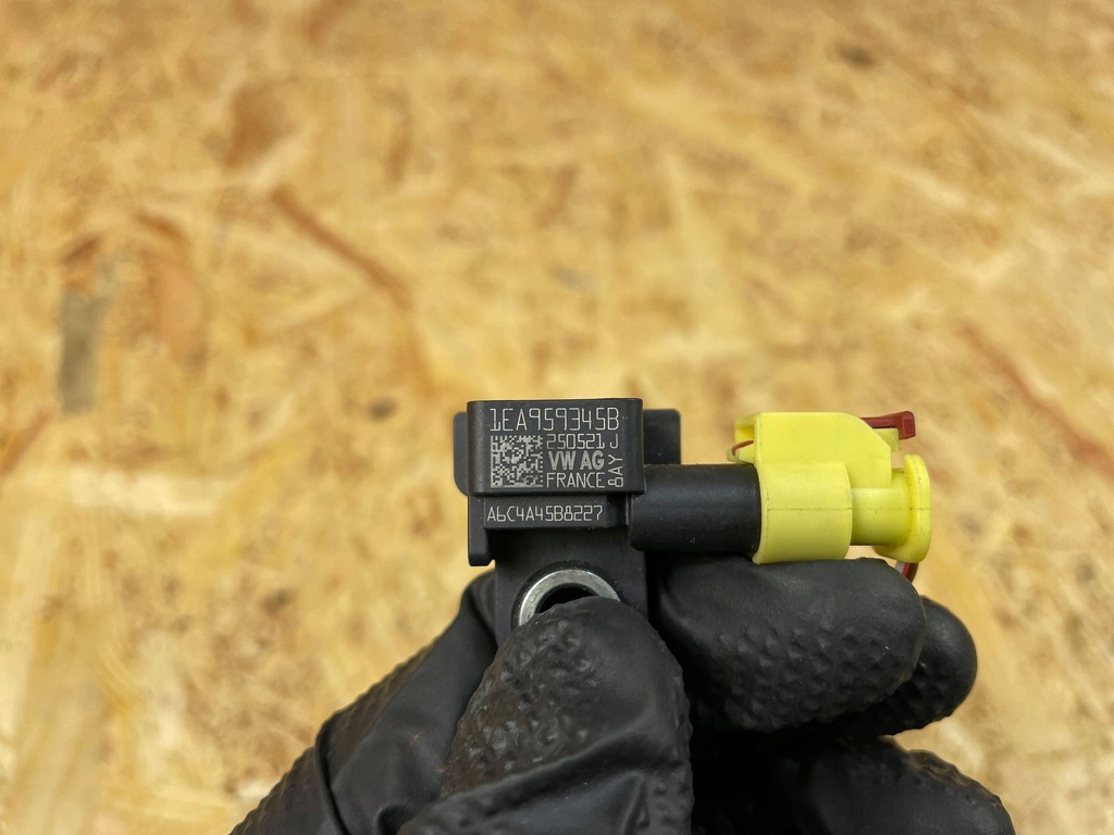 фото №9, Датчик удара ударный штекер vw id.3 id3 id.4 id4 1ea959345b