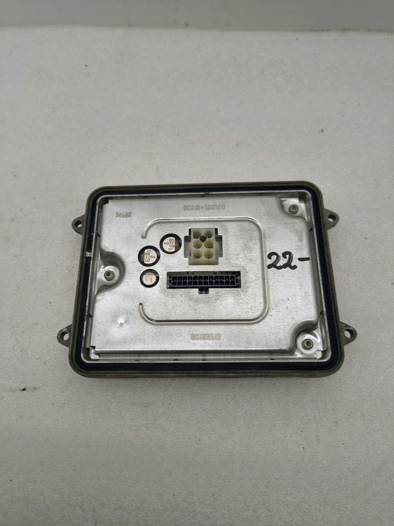 фото №1, Tesla model s модуль led перетворювач лампа передніх перед 00201022-04