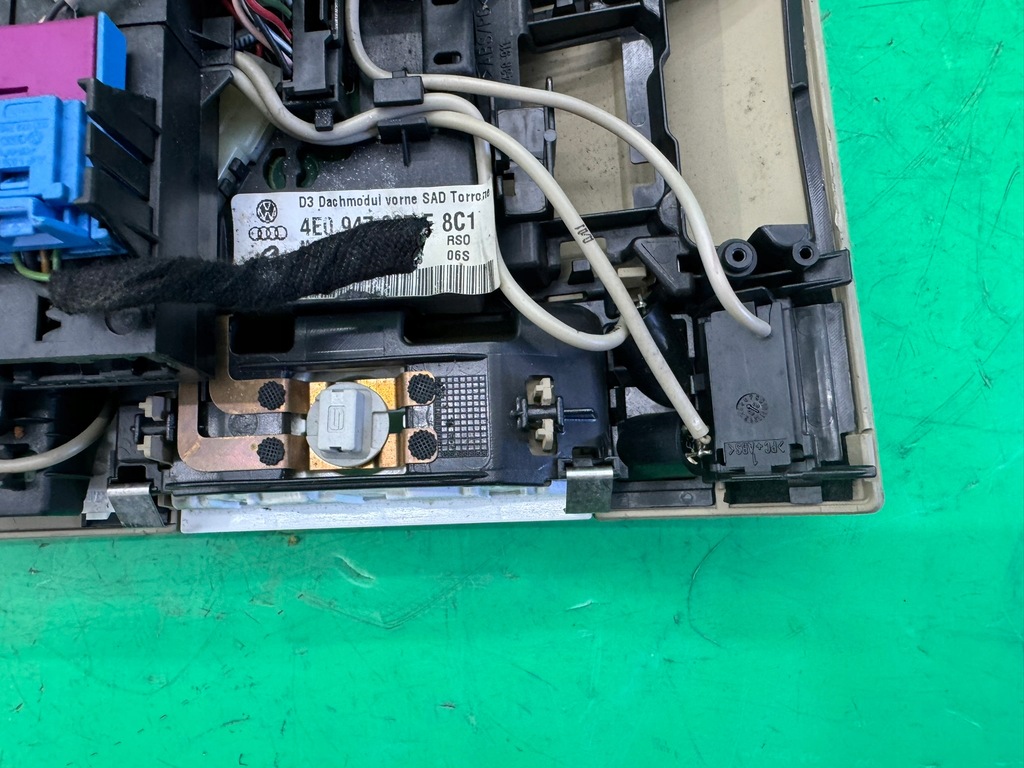 фото №8, Лампа стельовий освітлення кабіни люк 4e0947097e audi a8 d3 02-