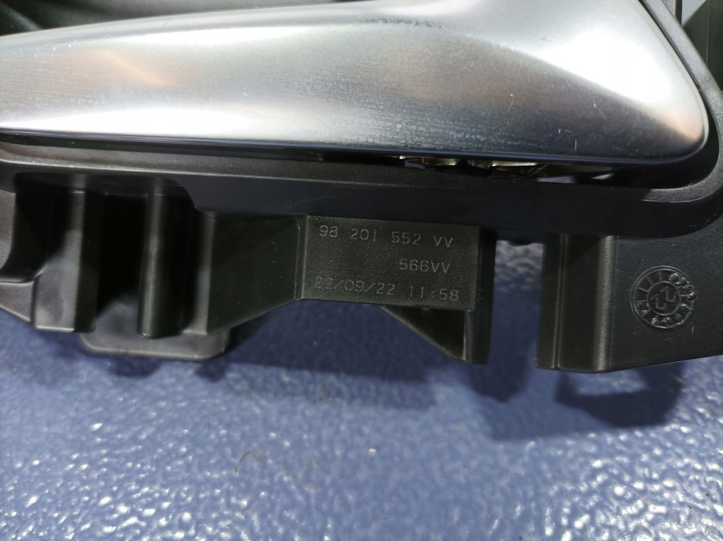 Peugeot 208 ii замок дверь задний  правый 6 pin 444128 Киев