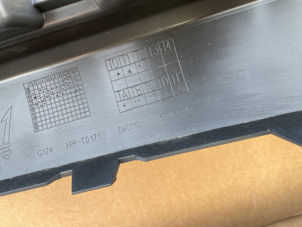 Maseratti gracale бампер перед передний новый оригинальный 670157345 идеальное состояние Киев