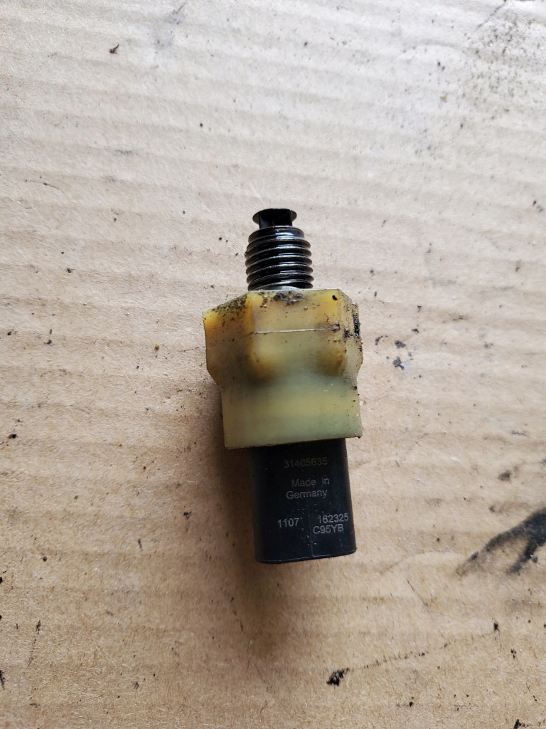 фото №1, Датчик давления масла volvo xc90 ii 2.0 d оригинальный номер