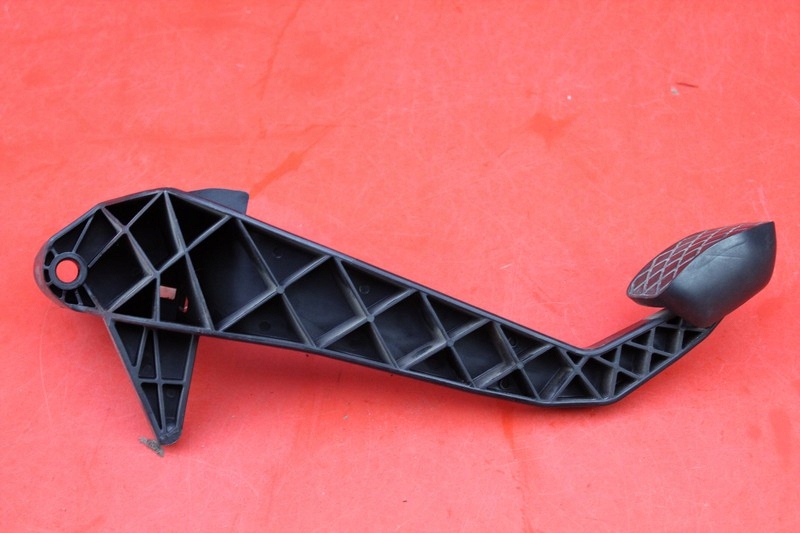 фото №5, Педаль педали сцепление 8e1721316 audi a4 b6 00-05