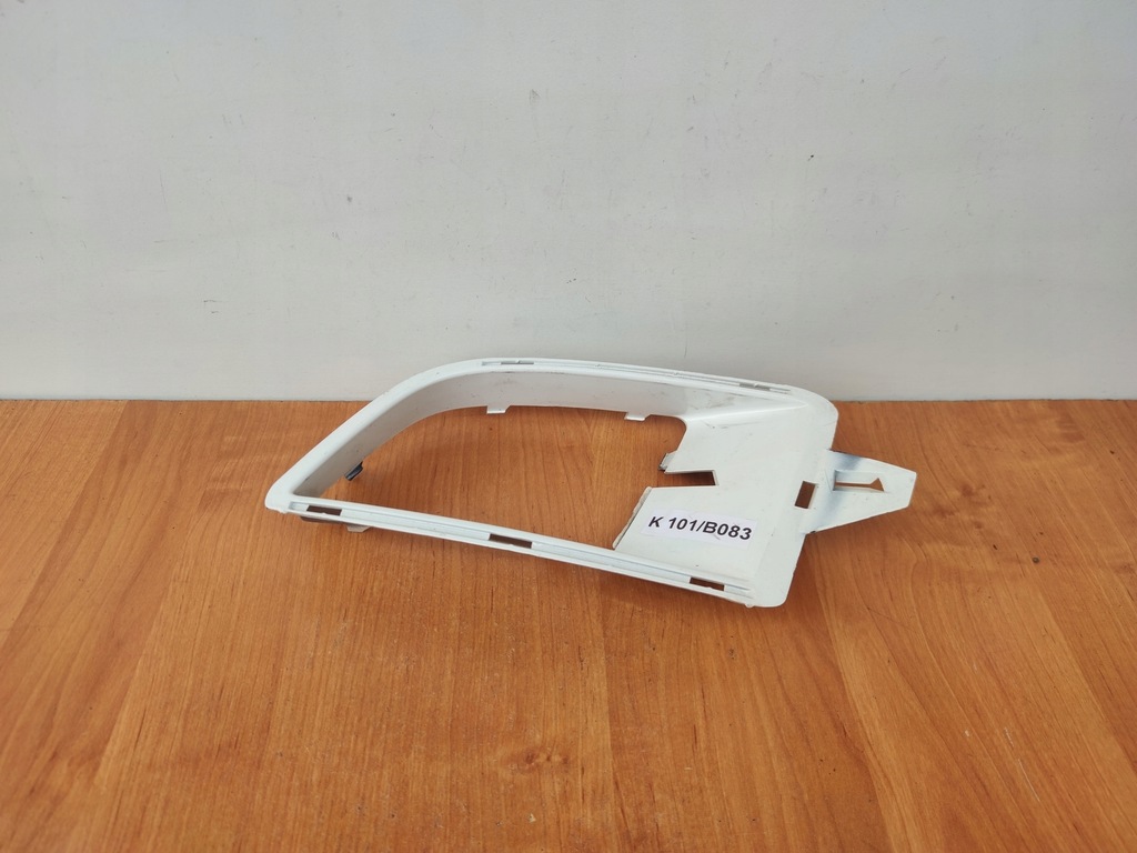 фото №1, Левая рамка решётка бампера lancia phedra белый