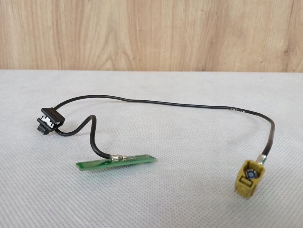 Купити Mercedes b-klasa w245 lift антена bluetooth внутрішня a1699051200