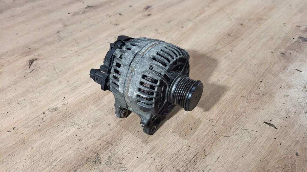 Генератор vw golf 5 v 2,0 tdi 06f903023f 140a с Разборки