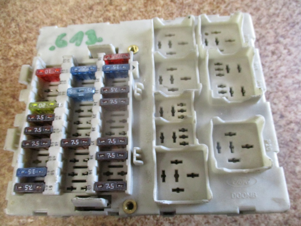 фото №1, Коробка предохранителей transit connect 518774104