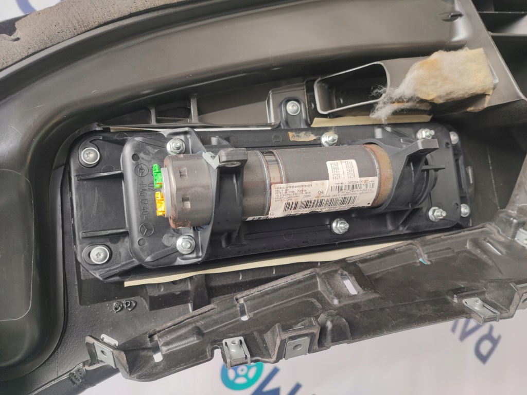 Панель приладів панель  подушка безпеки подушка ремені натягувачі mercedes cls w219 в Україні