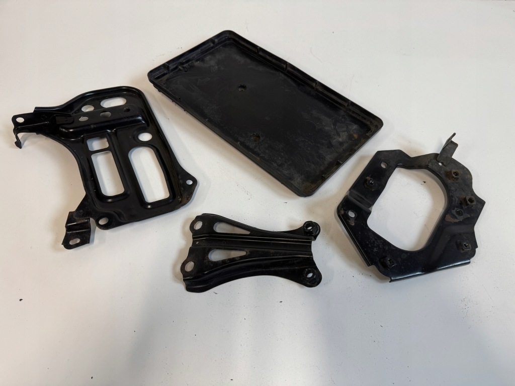 фото №1, Toyota verso 09-18 2.0 d4d подставка аккумулятор комплект