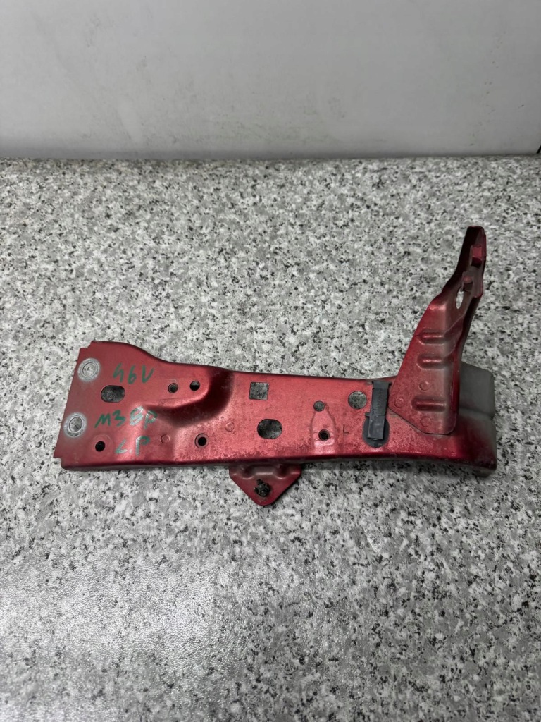 Купити Кронштейн крила ліва mazda 3 iv bp 2019-2025 46v