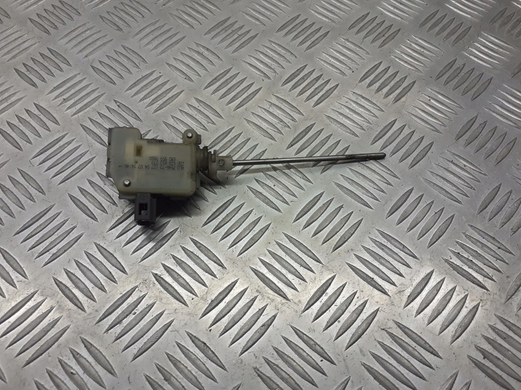 фото №1, Привод крышка топлива skoda octavia ii 1z0810773