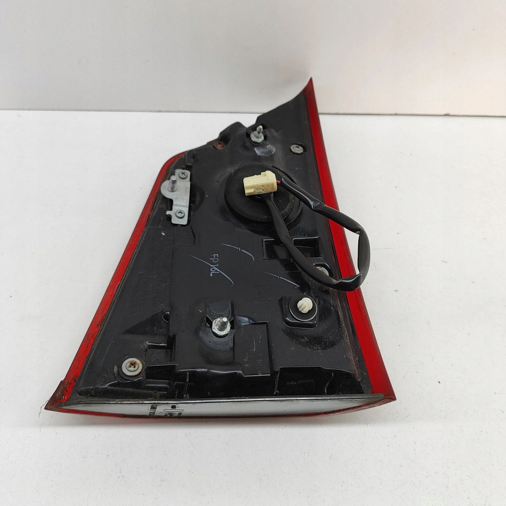 фото №6, Mitsubishi outlander 2017 левая сторона лампы задний крышки багажника