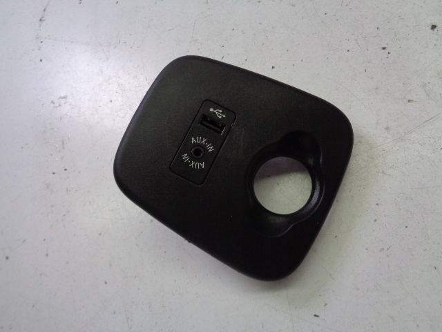 фото №1, Разъём aux usb mini cooper f56 f57 cabrio 1.5 бензин 2018 rok