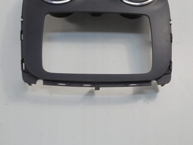 фото №8, Dacia sandero stepway ii решітка обдув рамка радіо аварійних 682608729r