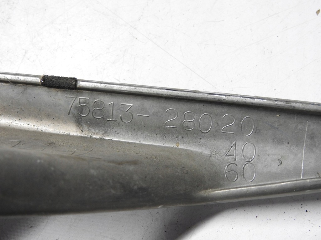 фото №7, Toyota previa ii 00-05 накладка молдинг крышки багажника задняя 75813-28020