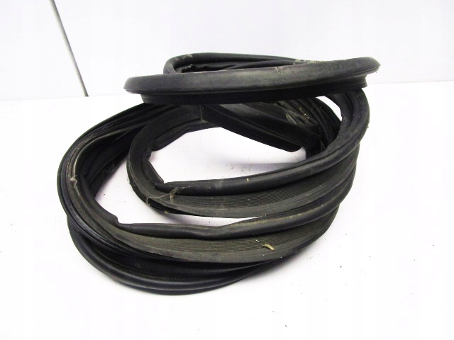 фото №1, Corolla e12 прокладка кришки багажника задня kombi