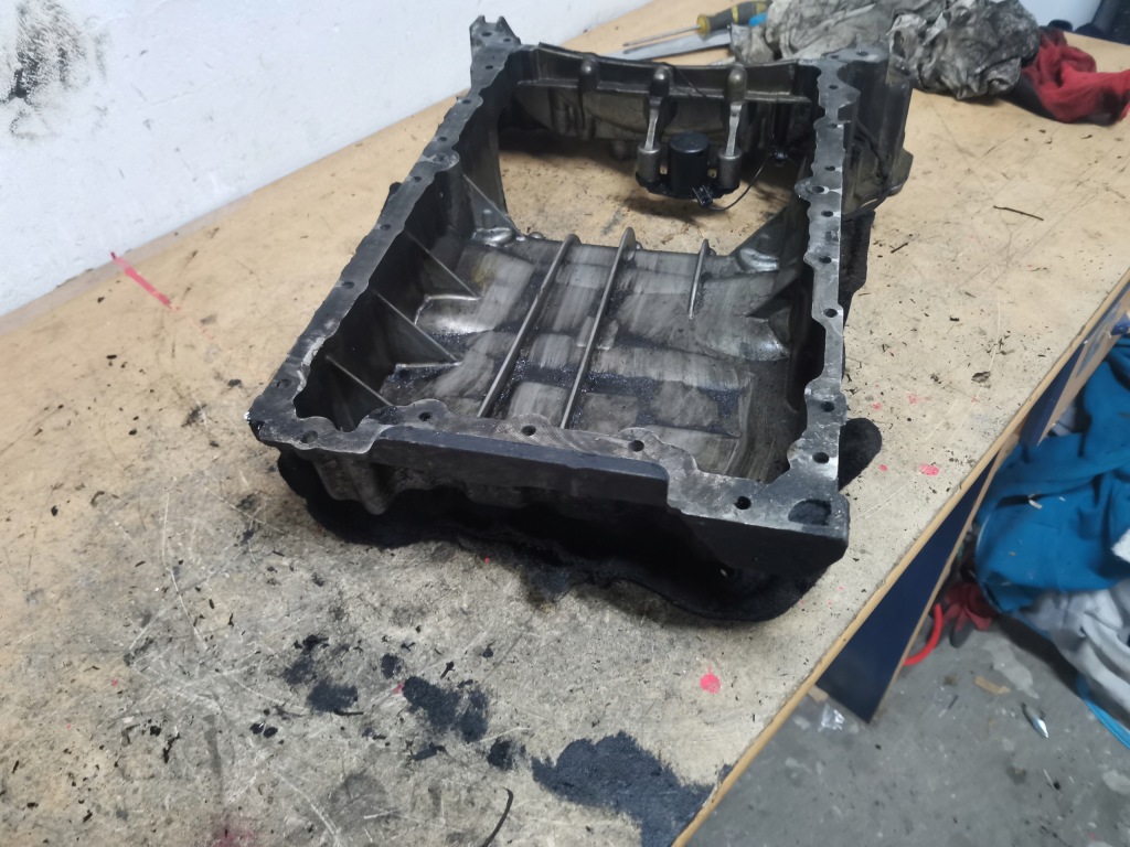 Піддон масляна mercedes w212 дизель 3.0 6420142602 a6420102028 Зі Шроту