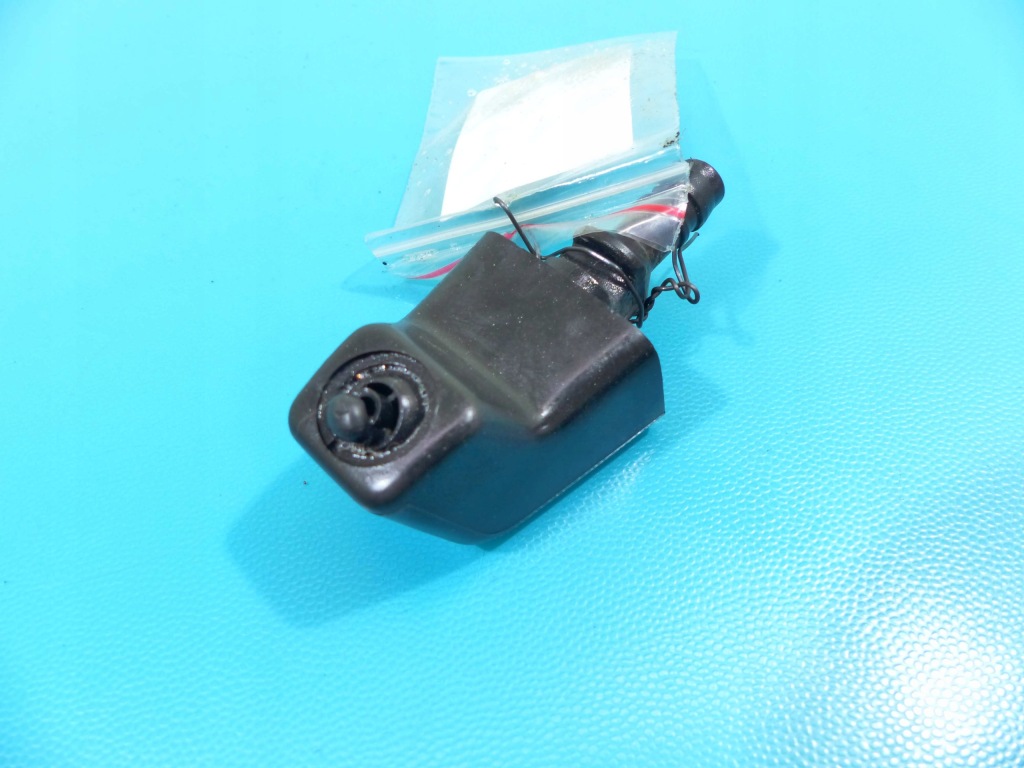 фото №1, Омыватель правый лампы фара pajero 1 i 82-