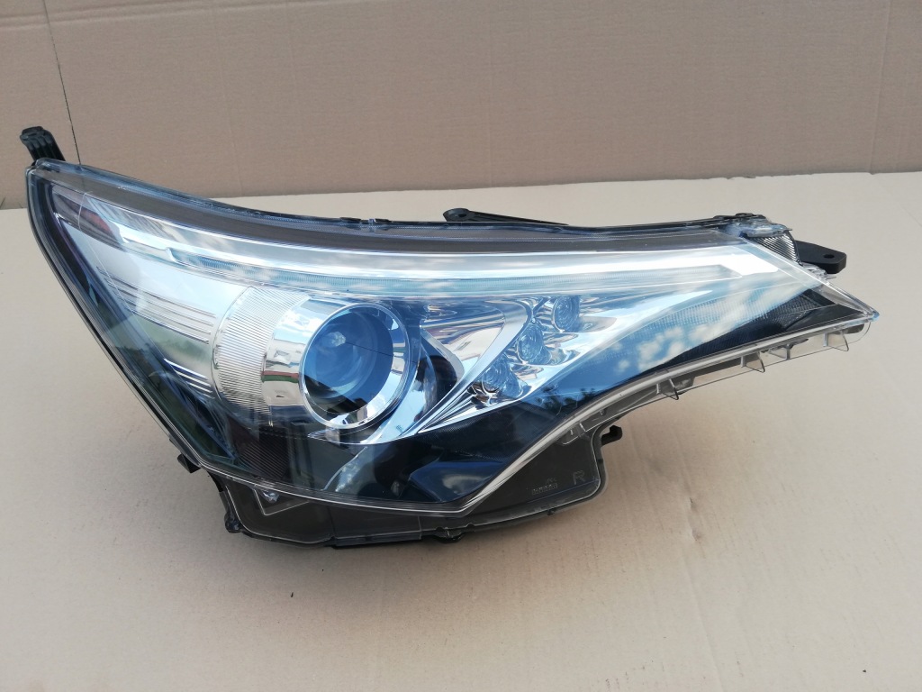 Купить Toyota avensis t27 t29 15- фонарь  правый  led super