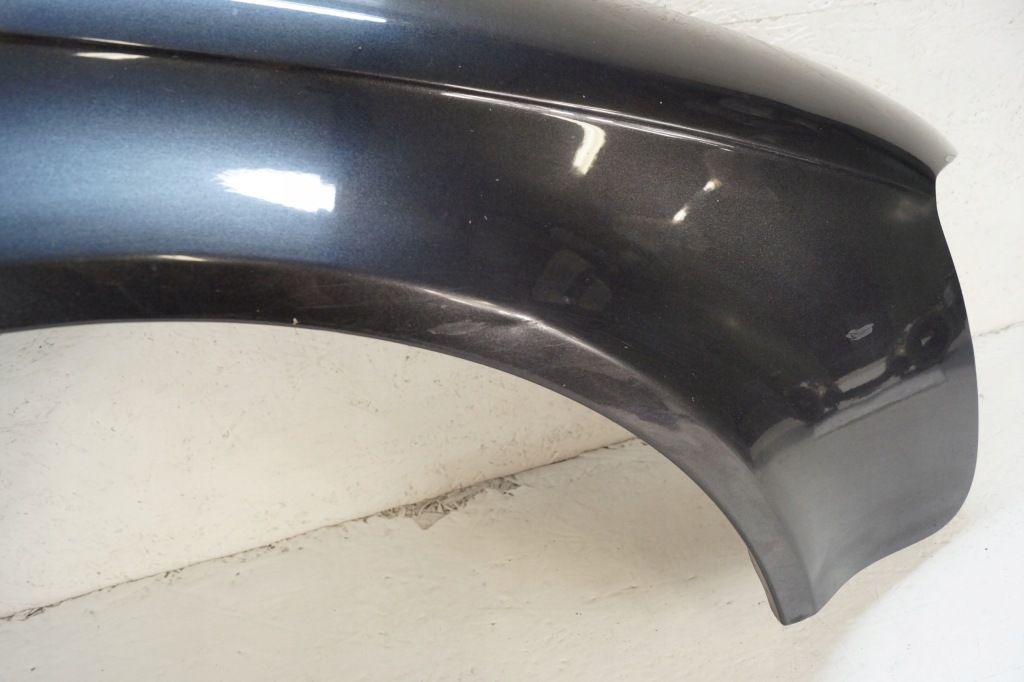 Купити Audi a4 b7 крила праві перед колір lz7l