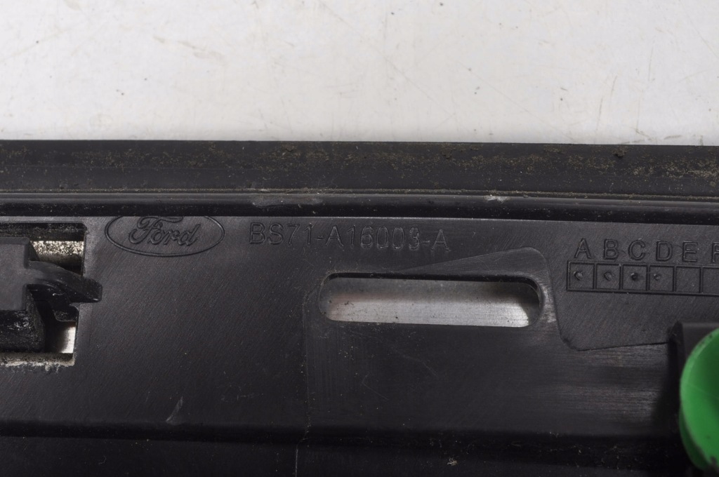 фото №3, Ford mondeo mk4 треугольник защита крыла правая