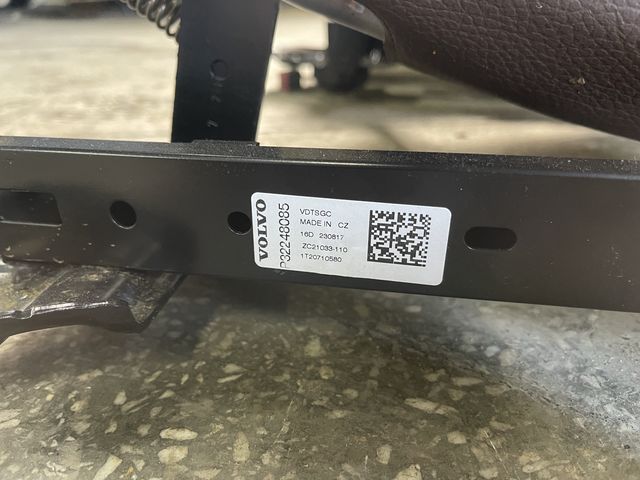 Volvo xc90 ii сиденья iii ряд 32248085 maroon brown в Украине