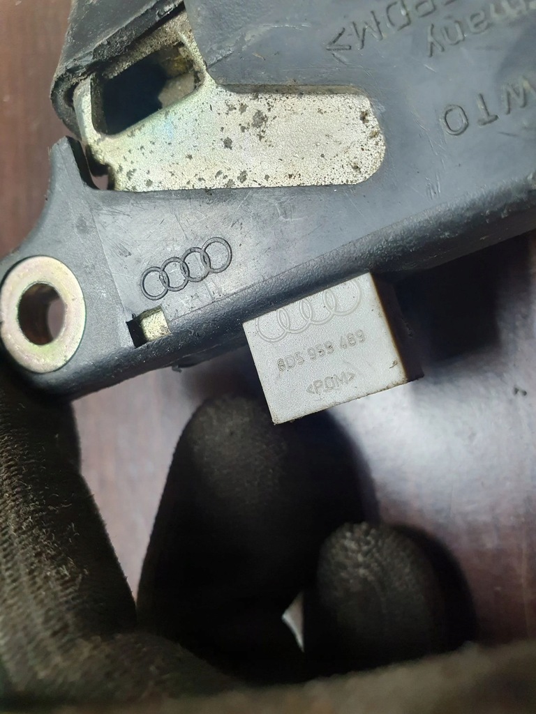 фото №12, Audi a4 s4 b5 8d 1997 замок крышки задний / багажника