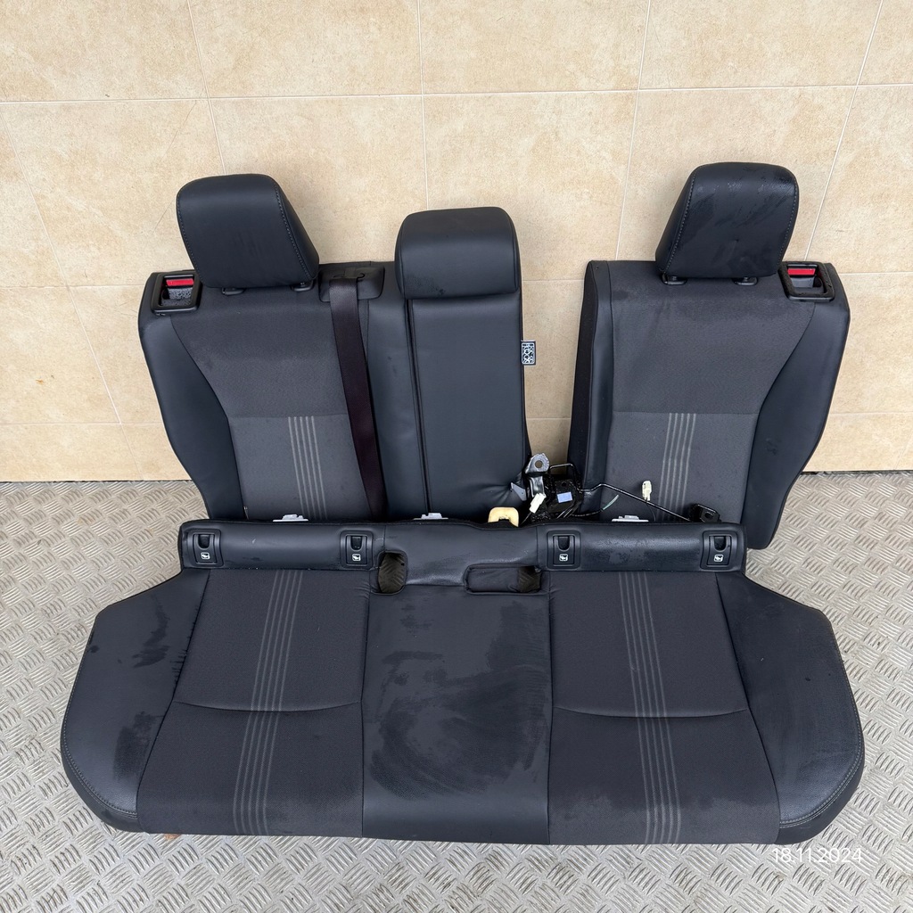 фото №7, Сиденья заднее сиденье полукожа комплект toyota yaris cross