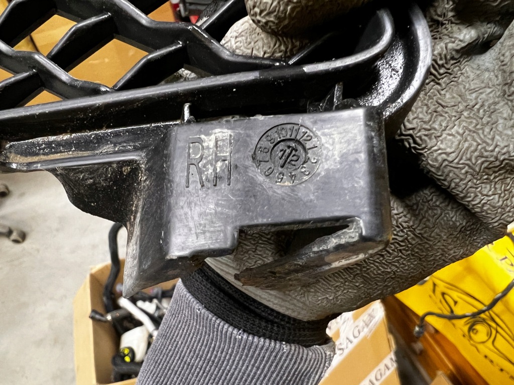 Защита заглушка решётка бампера правая jaguar xjl x351 Цена