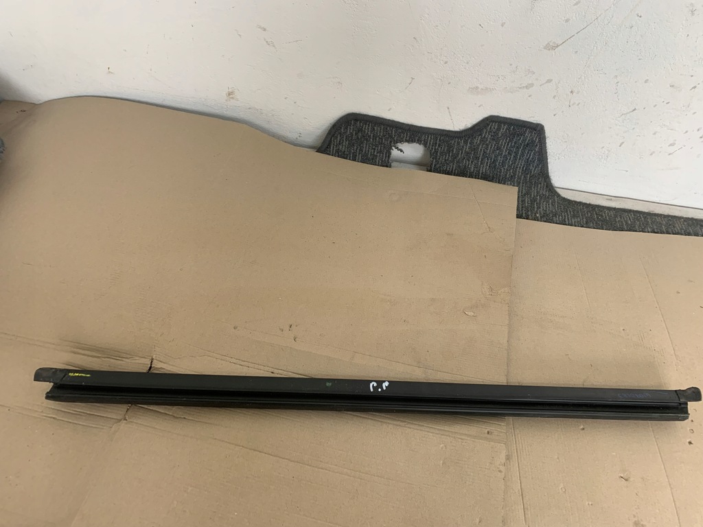 фото №1, Ford mustang mach-e rwd 75.7kwh молдинг уплотнитель правый перед