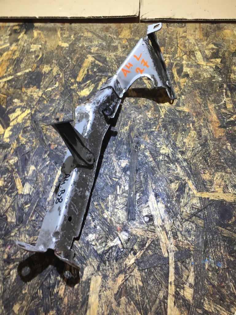 фото №1, Audi a4 b8 кронштейн крила лівий перед 8k0821135c