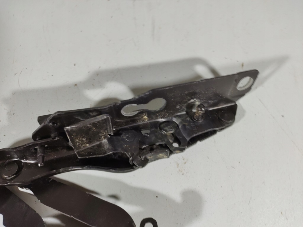 фото №9, Volvo v60 18r- петля капот лівий