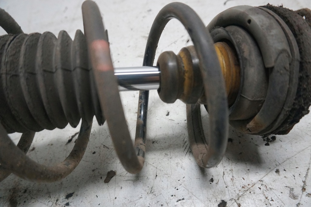 фото №8, Mazda 2 ii de 07-14 амортизационная стойка поворотный кулак амортизатор суппорт правая df7134700g