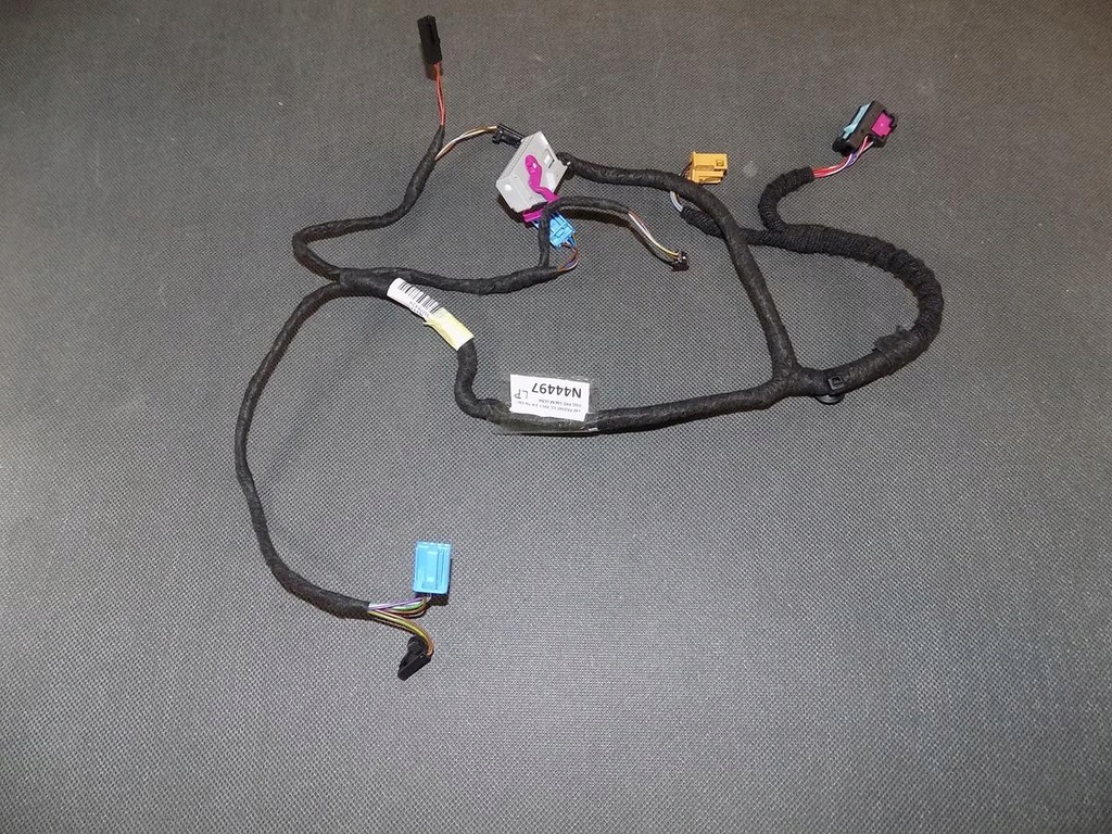 фото №1, Volkswagen оригінальний номер 3c8971557ba