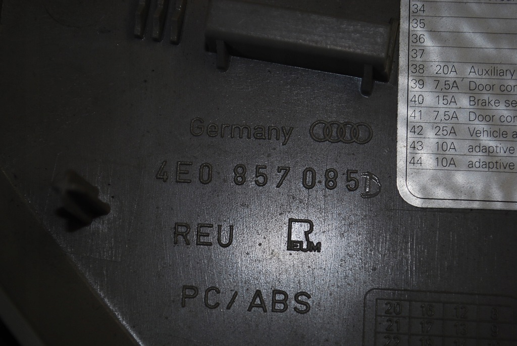 фото №14, Audi a8 d3 захист консолі ліва 4e0857085d