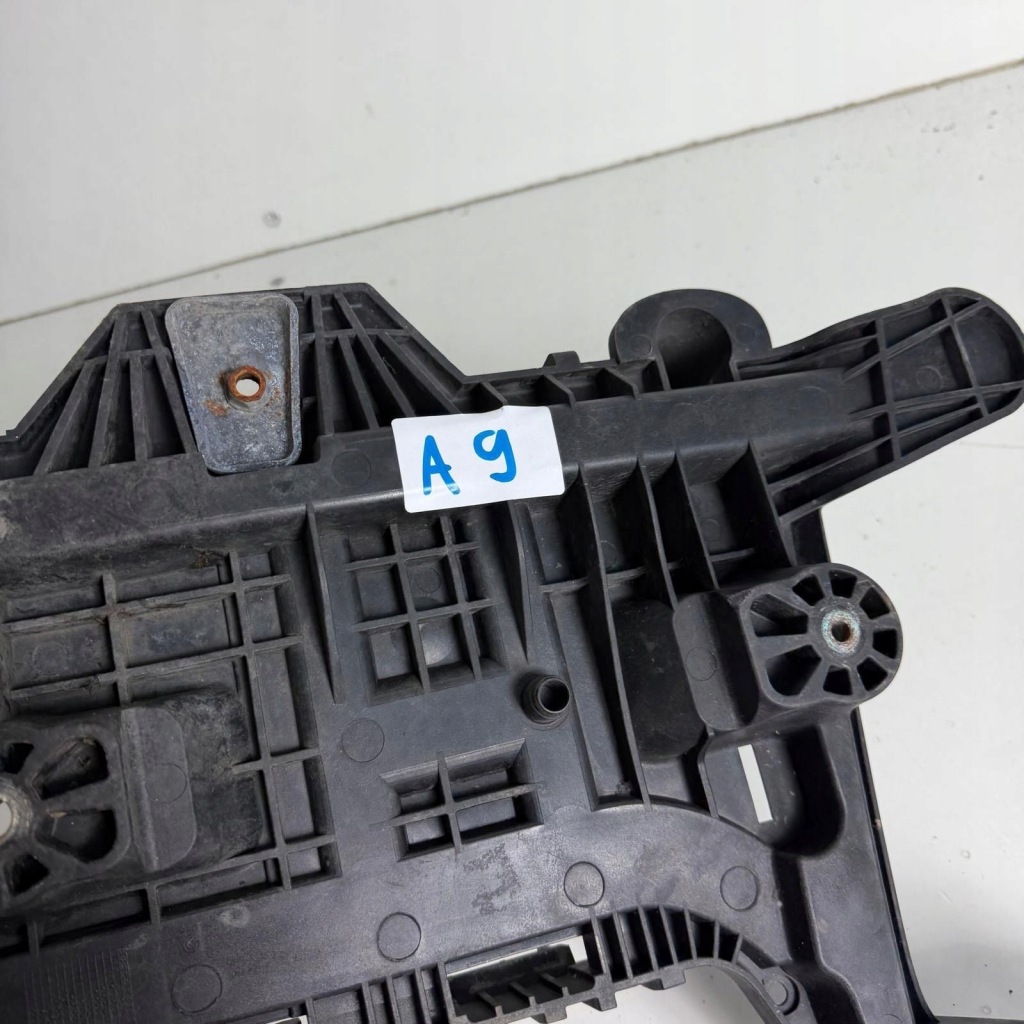 Основание корпус кронштейн аккумулятор audi a3 8p vw golf 5 v оригинальный номер 1k0915333 Оригинал